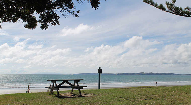 Ōrewa Beach Holiday Park – View looking out over the beach from the park.