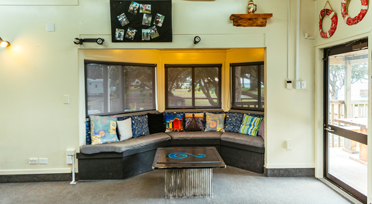Ōrewa Beach Holiday Park – Communal seating area in The Bach.