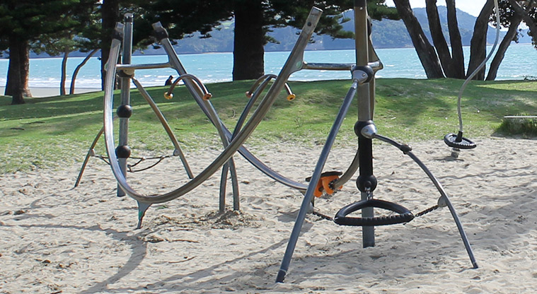 Ōrewa Domain - Southern playground has a climbing structure with bars and chains. Photo credit: M Loubser.