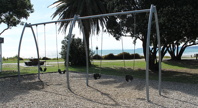 Ōrewa Reserve - Swing set with four swings. Photo credit: M Loubser.