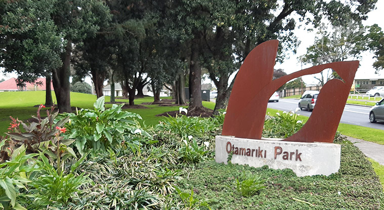 Otamariki Park - Sign at the entrance to the park.