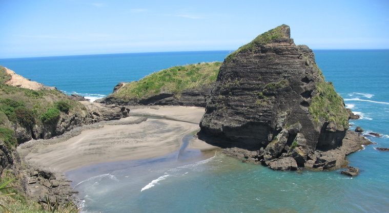 Piha, Waitākere Ranges Regional Park - View of Taitomo Island (South Piha) from the Tasman Lookout.