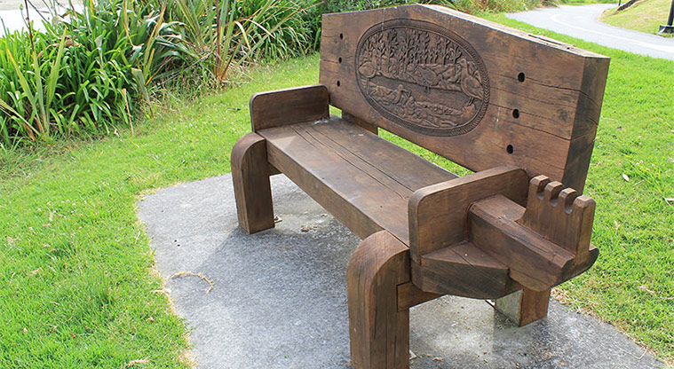 Pōhutukawa Reserve - Park bench with a carved back. Photo credit: M Loubser.