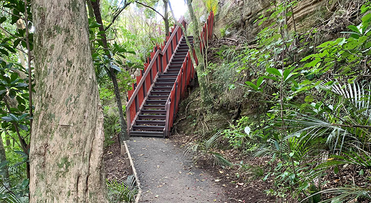Pukekiwiriki Paa – Staircase that leads to the summit of the puke.