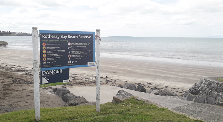 Rothesay Bay Beach Reserve - Sign showing the rules of the park and using the beach.