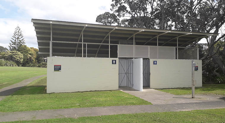 Rothesay Bay Beach Reserve - Toilet block at the northern end of the beach.
