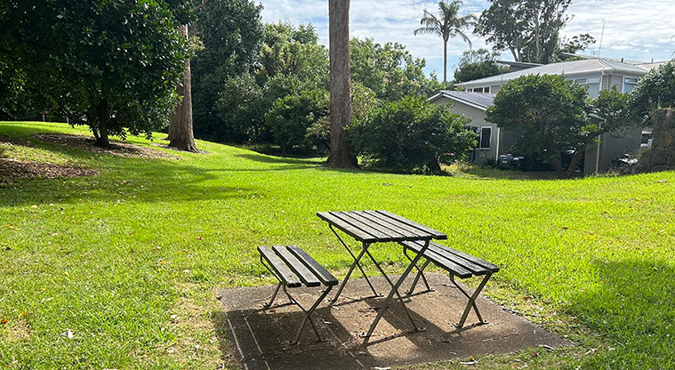 Rowan Reserve - Picnic table in the middle of the reserve. Photo credit: S Hulse