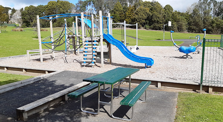 Te Kakau - Picnic table in front of the playground.