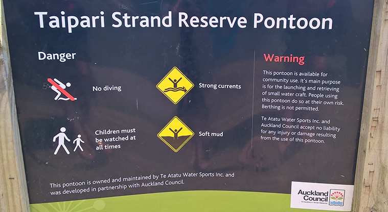 Taipari Strand – Warning sign by the pontoon. Photo credit: Tracey Hodder.