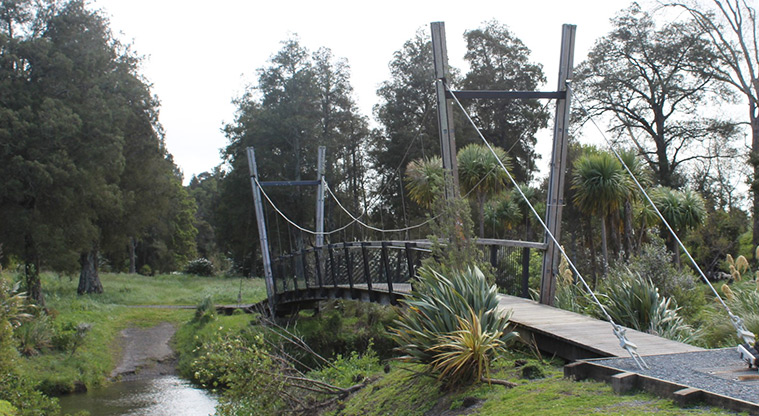 Te Nikau Pā - Bridge over the creek.