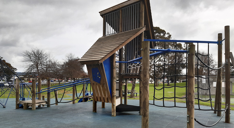 Te Pai Park - Climbing nets, swinging bridges, monkey bars and more. Photo credit: Tracey Hodder.