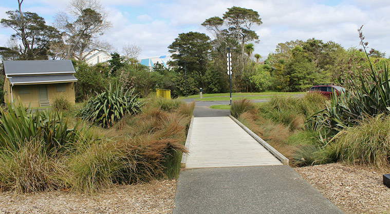 Tūī Glen Reserve - Section of boardwalk linking the path with one of the parking areas.
