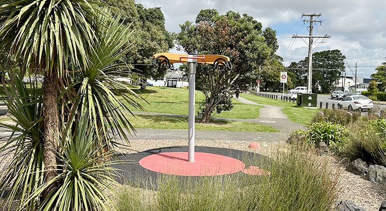 Turner Reserve - Spinning hanging bars. Photo credit: S Hulse