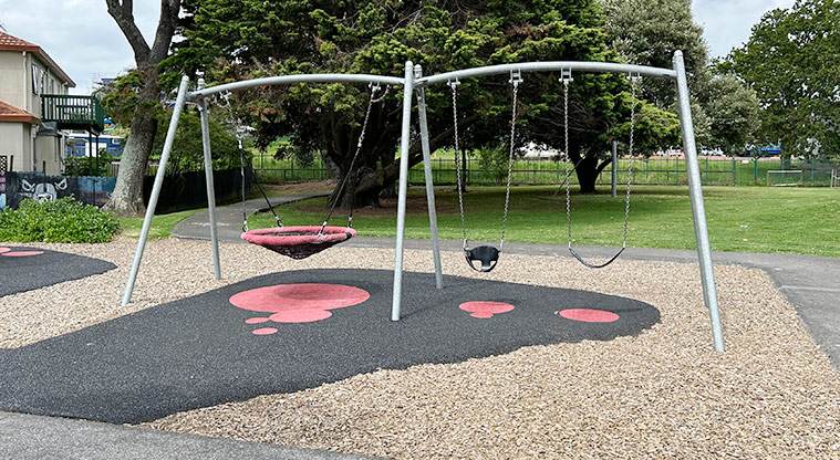 Turner Reserve - Set of three swings. Photo credit: S Hulse