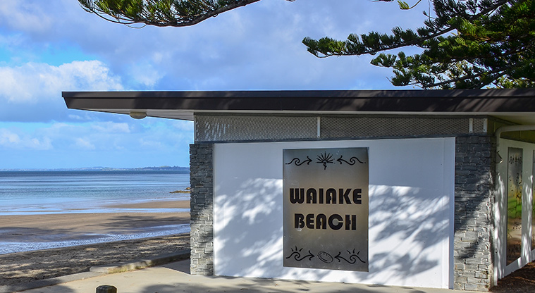 Waiake Beach Reserve - Toilet block. Photo credit: Aleksandar Ćirilović.