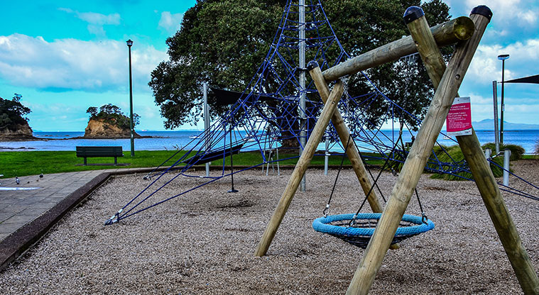 Waiake Beach Reserve - Basket swing and climbing nets. Photo credit: Aleksandar Ćirilović.