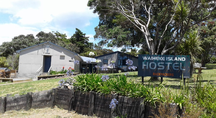 Waiheke Backpackers Hostel - Main entrance.
