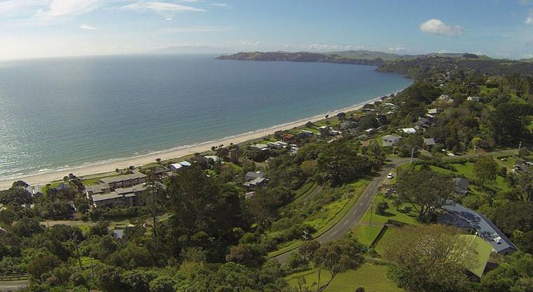 Waiheke Backpackers Hostel - Aerial view of the Waiheke Backpackers Hostel and the adjacent Catherine Mitchell Reserve.