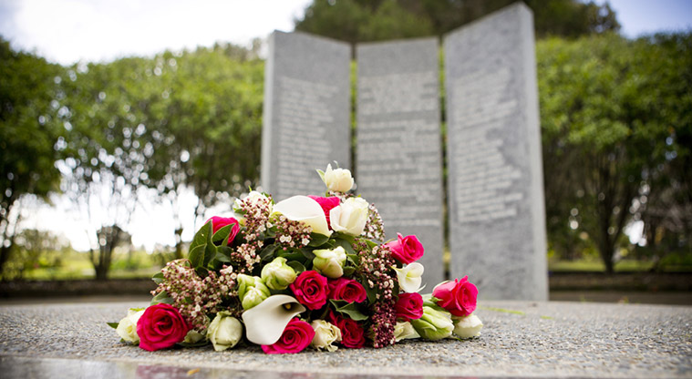 Waikumete Cemetery – Erebus Memorial with a floral wreath in front of it.