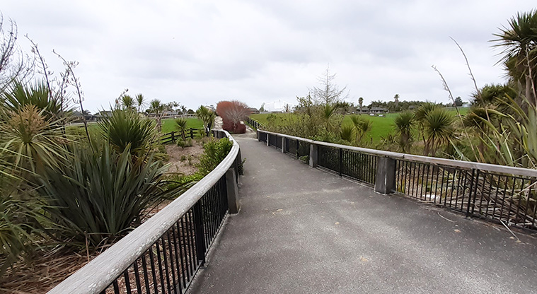 Wainoni Park North - Walkway through the farmland.
