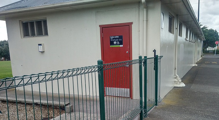 Walker Park - Toilet block next to the playground.