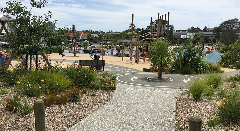 Waterview Reserve – Children’s playground and the starting point for the learn-to-ride track.