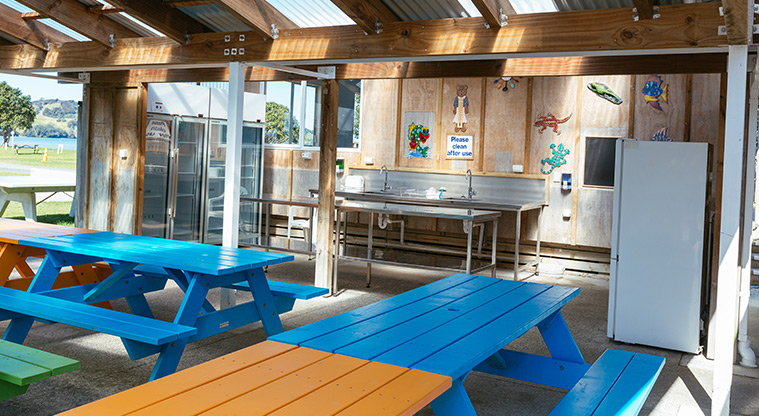 Whangateau Holiday Park - Outside covered dining area.