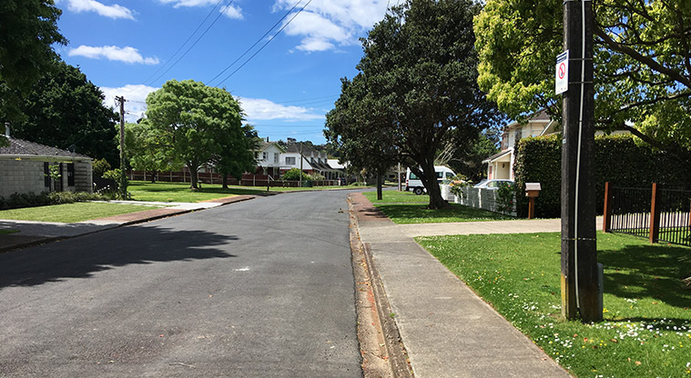 Arkles Bay Path - Head along the footpath until you reach Arkles Bay Beach.