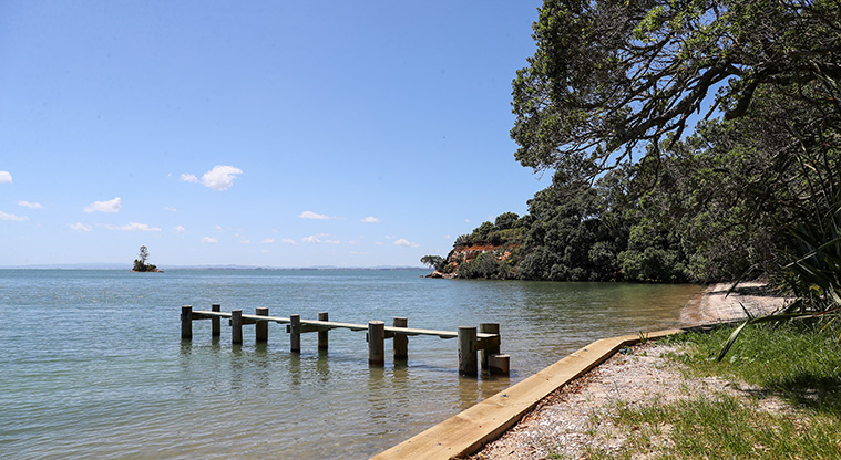 Āwhitu Brook Homestead Path - Small jetty at southern end of the beach.