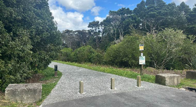 Birkenhead War Memorial Path - Path starting from Recreation Drive.