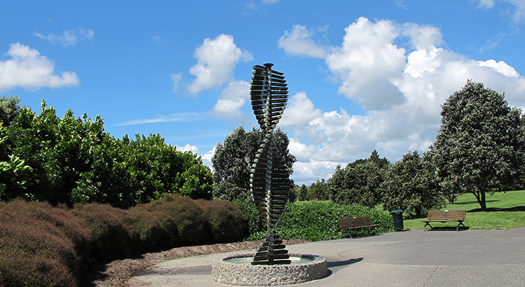 Botanic Gardens East Sculpture Path - Richard Mathieson, Turn (2007)