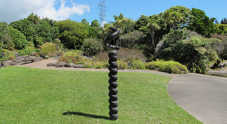 Botanic Gardens East Sculpture Path - Bing Dawe, Tuna (2013) 