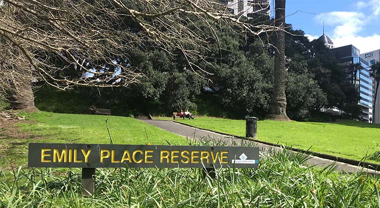 Coast to Coast Path (City to Pukekawa / Auckland Domain) – Section of path heading into Emily Place Reserve.