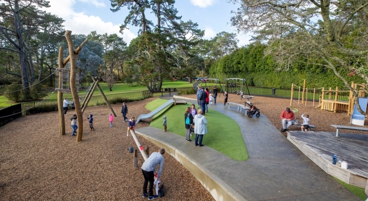 Craigavon Path - Playground at Craigavon Park.