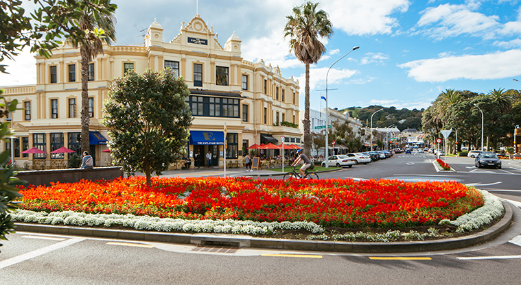 Devonport to Torpedo Bay Path - Flower beds in Victoria Road, Devonport.