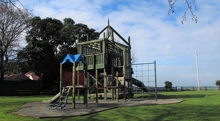 Devonport Waterfront Path - Devonport Domain playground