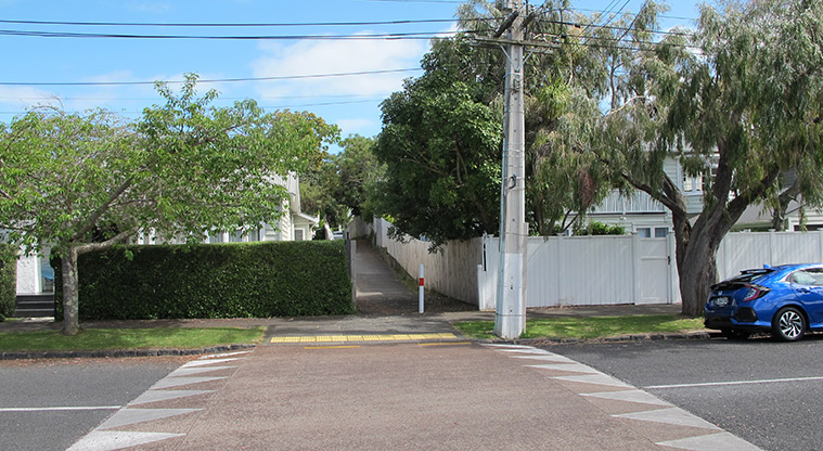 Dominion Road Loop Path - Access from Kensington Avenue to Marsden Avenue.
