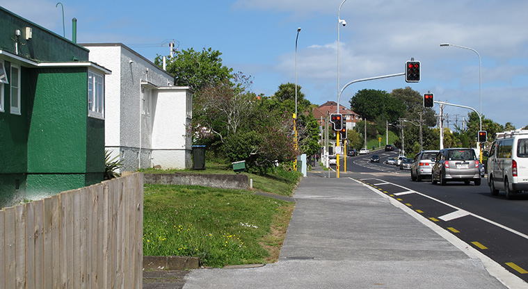 Dominion Road Loop Path - Shared path on Mt Albert Road – cross at the signals.