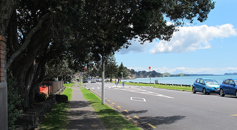 Eastern Beach Path - Walk on the footpath, berm or sand