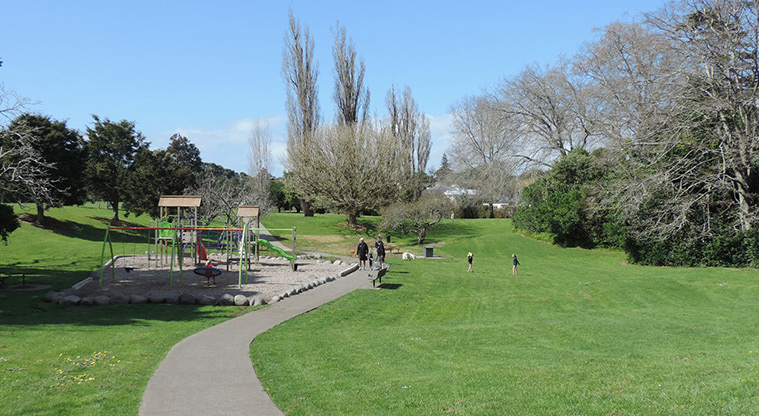 Fowlds Park Path - Path start access from Malvern Street