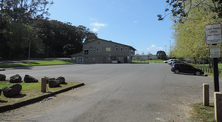 Fowlds Park Path - Car parking