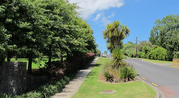 Greenhithe East Path - Path start on Churchouse Road and enter Wainoni Park North.