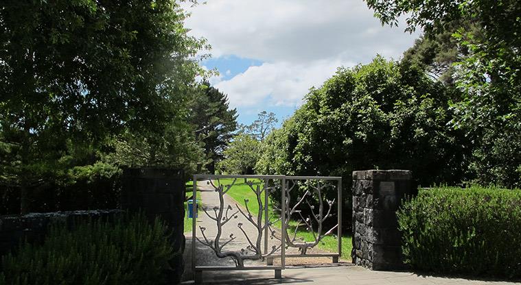 Greenhithe East Path - Path entry from Churchouse Road