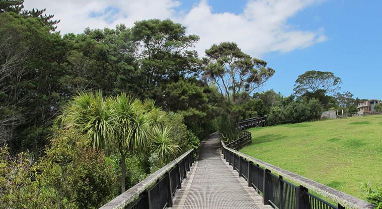 Greenhithe East Path - Follow the path to connect to Greenhithe Road