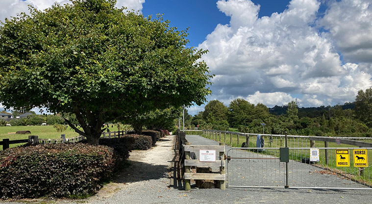Greenhithe to Wharf Path - The entrance of Wainoni Park - keep to the gravel path.