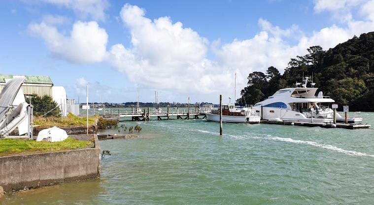 Greenhithe to Wharf Path - The boat building yards and pontoons.