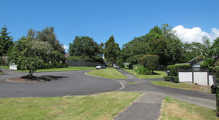 Greenhithe West Path - Follow the footpath on Shiloh Way.