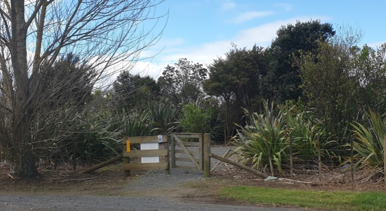 Greenwood Road Park Path - Alternate entrance along Greenwood Road.