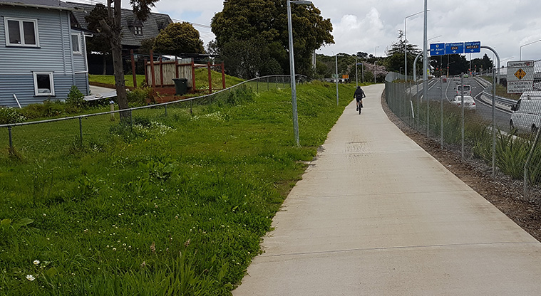 Grey Lynn to Waterview Path - Path approaching the St. Lukes Road over bridge.