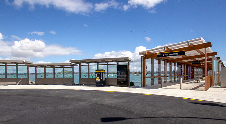 Half Moon Bay to Wakaaranga Creek Path – Path start from Half Moon Bay ferry terminal.